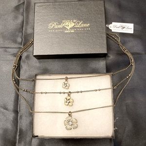 Parklane Vintage Y2K layered flower necklace in original box/Signed